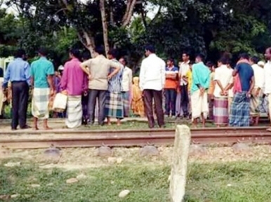 ট্রেনে কাটা পড়ে দুই মোটরসাইকেল আরোহী নিহত